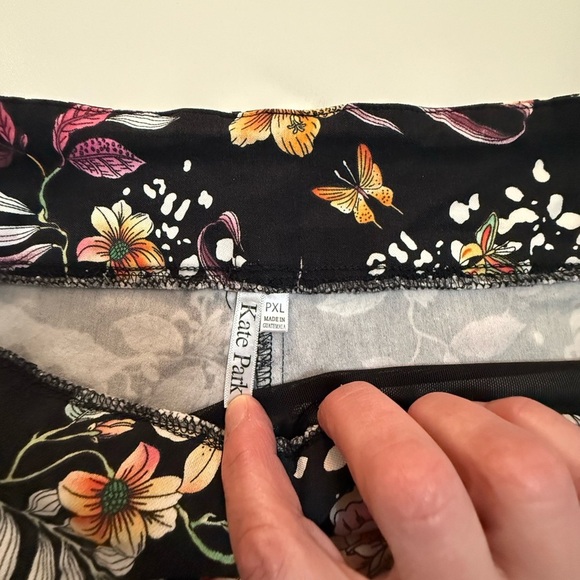 Kate Park Floral Print Black Leggings PXL - Picture 2 of 5